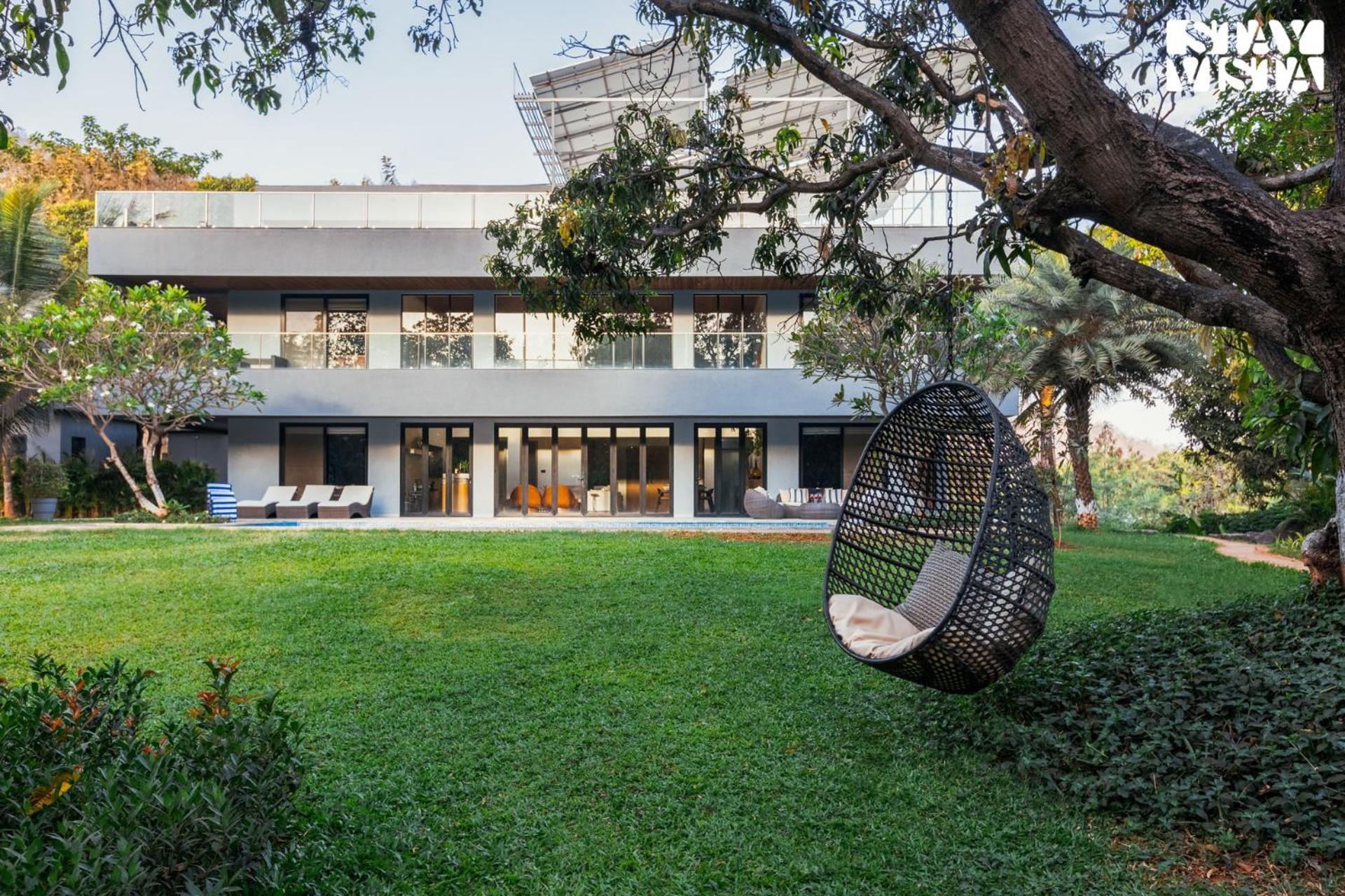 Reflection House By Stayvista With Pool, Terrace Bar, Indoor Games & Exquisite Interiors In A Nutshell 알리바그 외부 사진