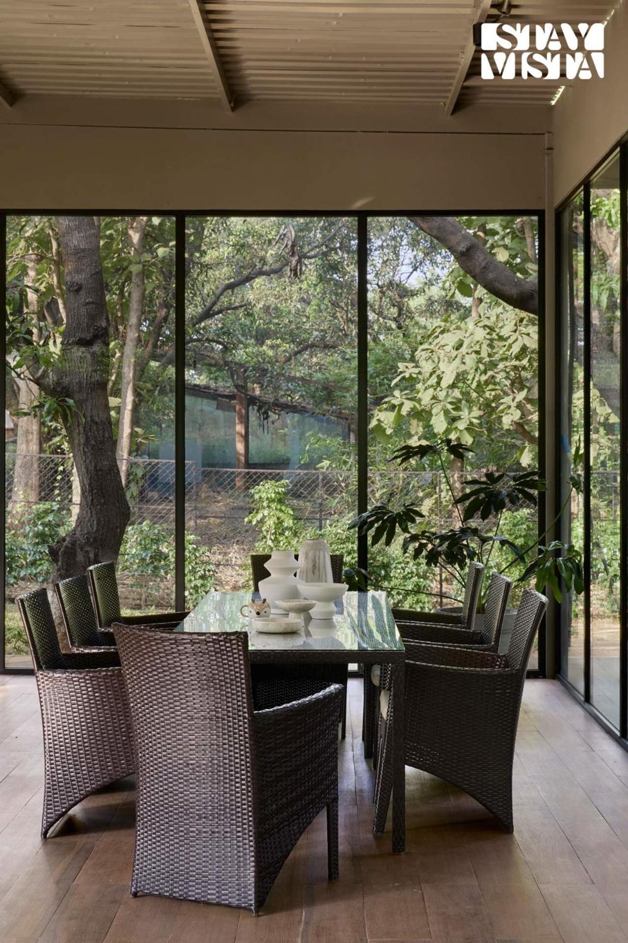 Reflection House By Stayvista With Pool, Terrace Bar, Indoor Games & Exquisite Interiors In A Nutshell 알리바그 외부 사진