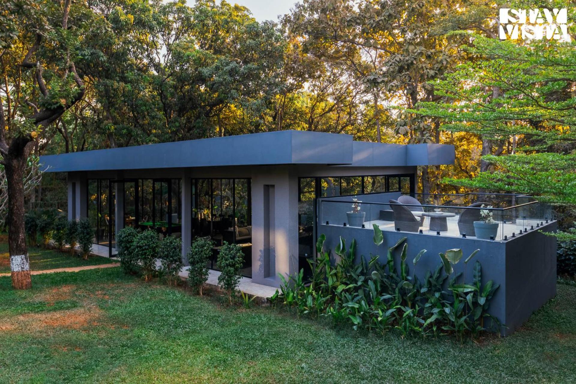 Reflection House By Stayvista With Pool, Terrace Bar, Indoor Games & Exquisite Interiors In A Nutshell 알리바그 외부 사진