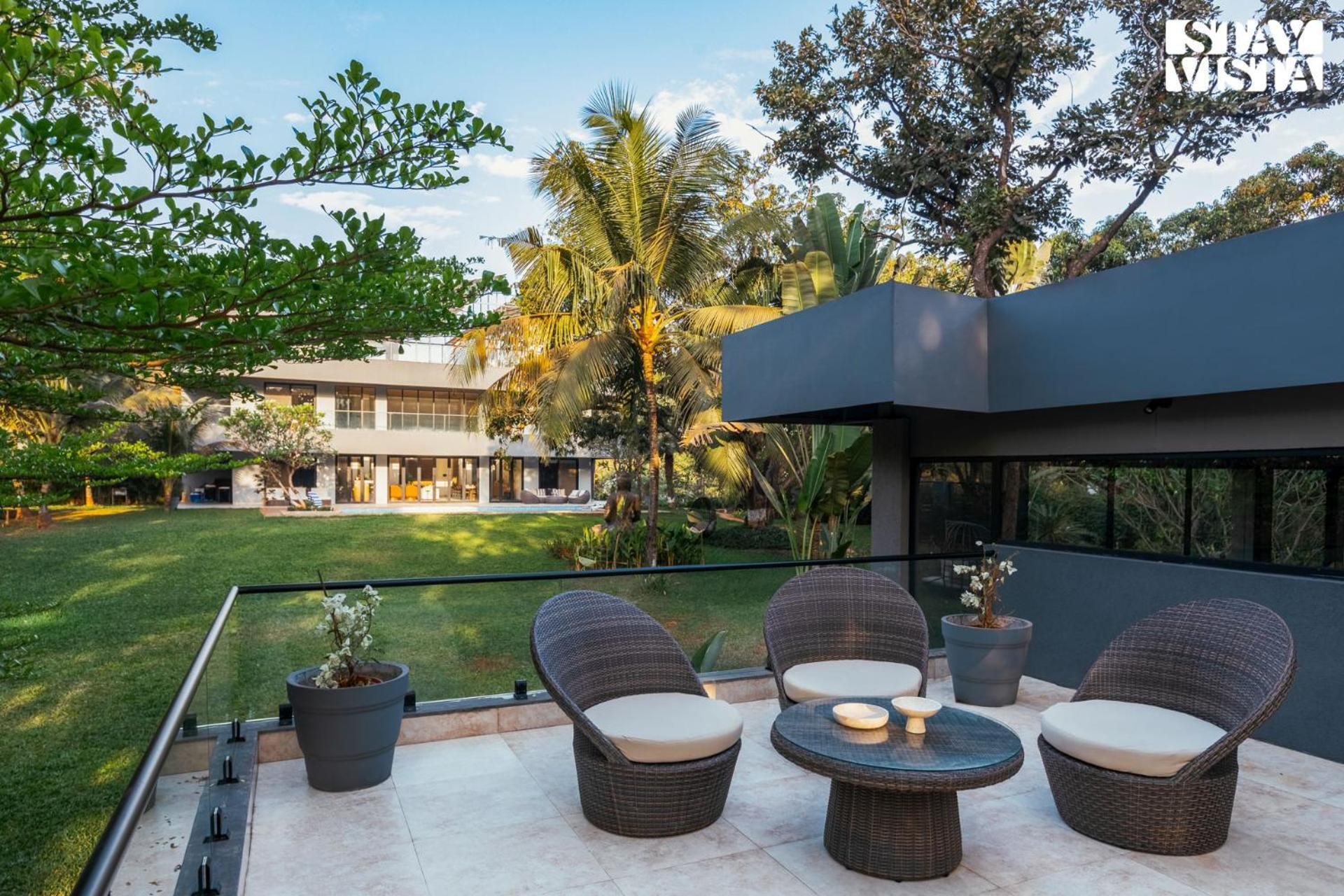 Reflection House By Stayvista With Pool, Terrace Bar, Indoor Games & Exquisite Interiors In A Nutshell 알리바그 외부 사진